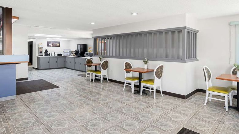 <b>Econo Lodge Emporia Lobby</b>. Images powered by <a href="https://iceportal.shijigroup.com/" title="IcePortal" target="_blank">IcePortal</a>.
