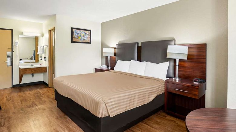 <b>Econo Lodge Emporia Room</b>. Images powered by <a href="https://iceportal.shijigroup.com/" title="IcePortal" target="_blank">IcePortal</a>.