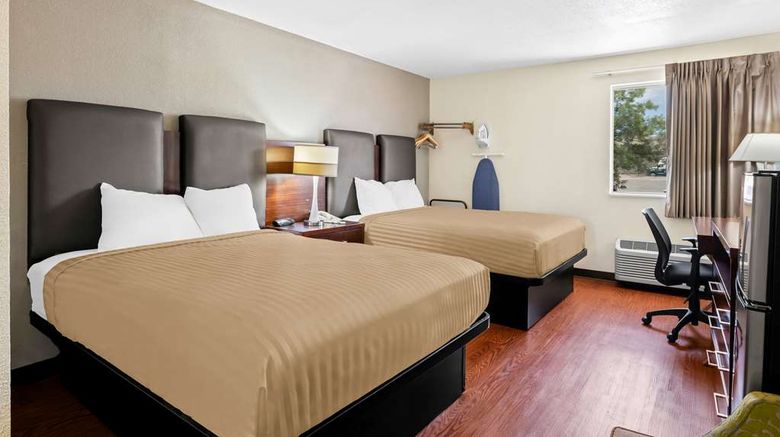 <b>Econo Lodge Emporia Room</b>. Images powered by <a href="https://iceportal.shijigroup.com/" title="IcePortal" target="_blank">IcePortal</a>.