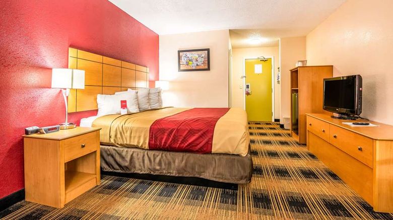<b>Econo Lodge Topeka Room</b>. Images powered by <a href="https://iceportal.shijigroup.com/" title="IcePortal" target="_blank">IcePortal</a>.