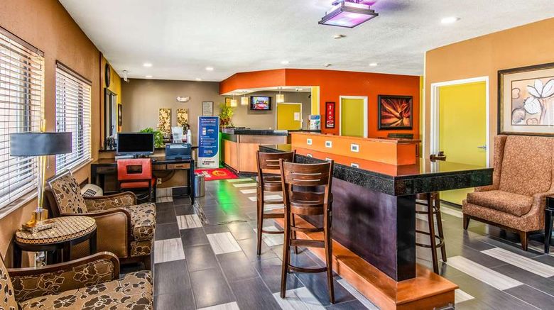 <b>Econo Lodge Topeka Lobby</b>. Images powered by <a href="https://iceportal.shijigroup.com/" title="IcePortal" target="_blank">IcePortal</a>.