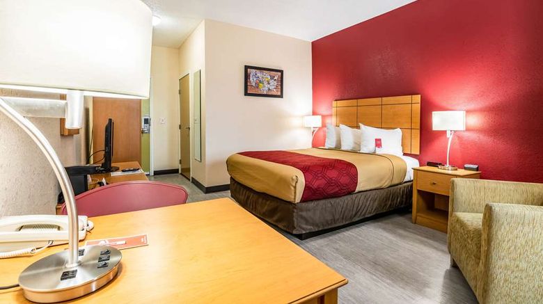 <b>Econo Lodge Topeka Room</b>. Images powered by <a href="https://iceportal.shijigroup.com/" title="IcePortal" target="_blank">IcePortal</a>.