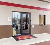 Econo Lodge & Suites Exterior