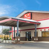 Econo Lodge & Suites