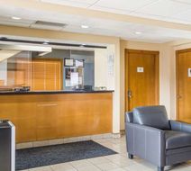 Econo Lodge & Suites Lobby