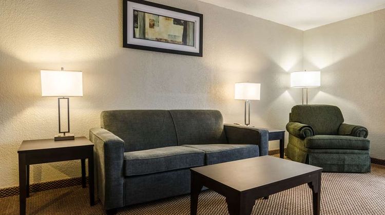 Quality Inn and Suites Winfield Suite