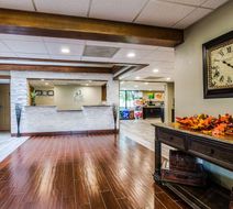 Quality Inn and Suites Winfield Lobby