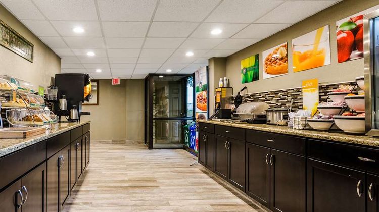 Quality Inn and Suites Winfield Restaurant
