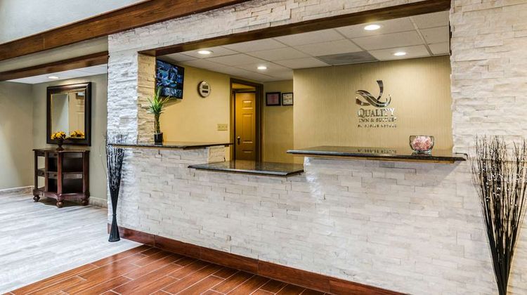 Quality Inn and Suites Winfield Lobby
