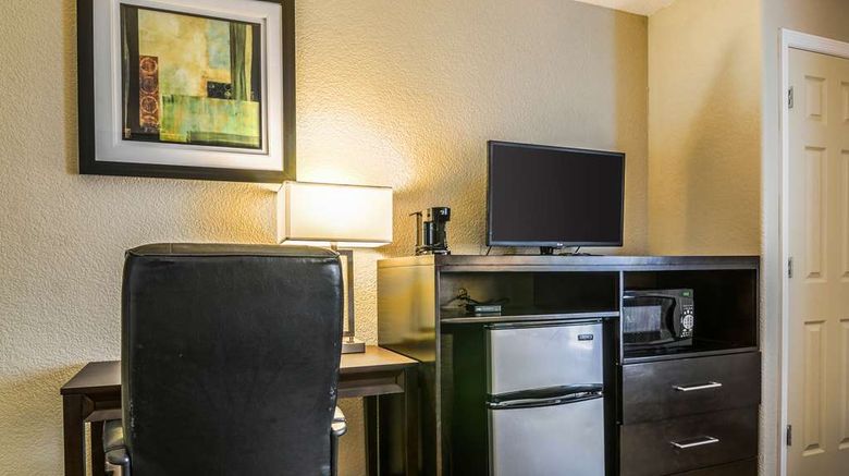<b>Quality Inn and Suites Winfield Room</b>. Images powered by <a href="https://iceportal.shijigroup.com/" title="IcePortal" target="_blank">IcePortal</a>.