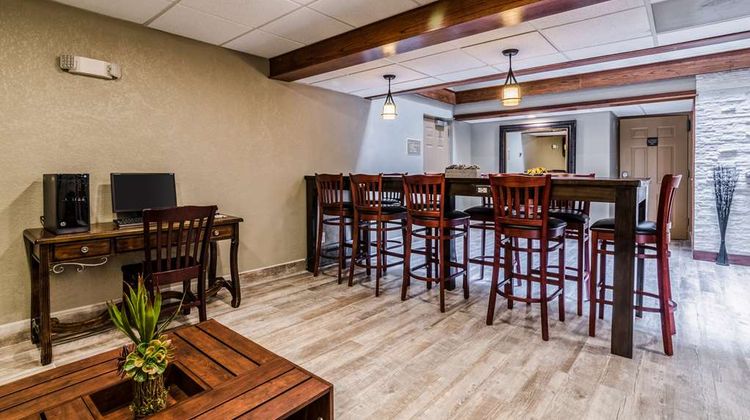 Quality Inn and Suites Winfield Lobby