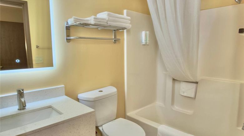 <b>Econo Lodge Lansing Leavenworth Room</b>. Images powered by <a href="https://iceportal.shijigroup.com/" title="IcePortal" target="_blank">IcePortal</a>.