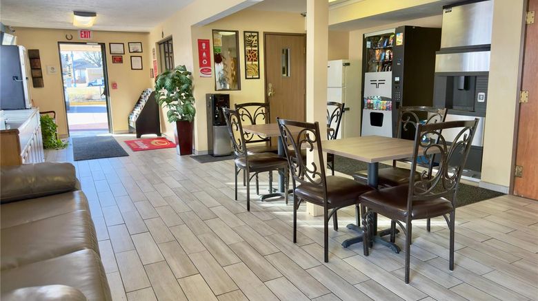 <b>Econo Lodge Lansing Leavenworth Lobby</b>. Images powered by <a href="https://iceportal.shijigroup.com/" title="IcePortal" target="_blank">IcePortal</a>.