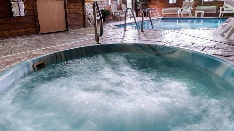 Quality Inn Topeka Pool