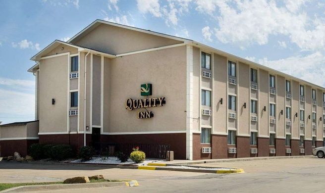 Quality Inn Topeka Exterior