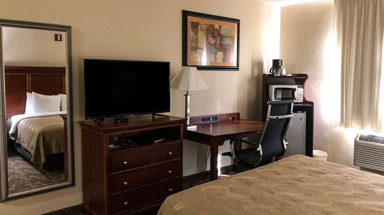 Quality Inn Topeka Room