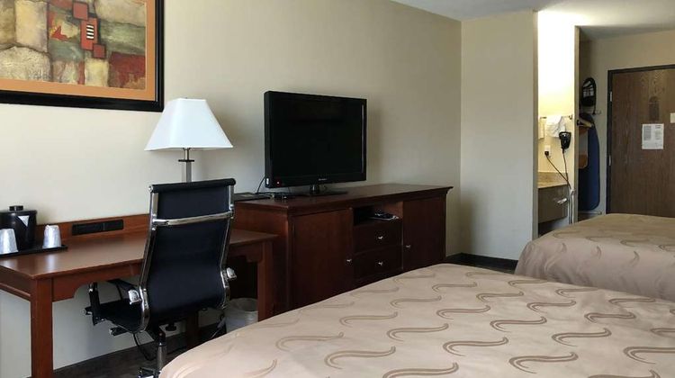 Quality Inn Topeka Room