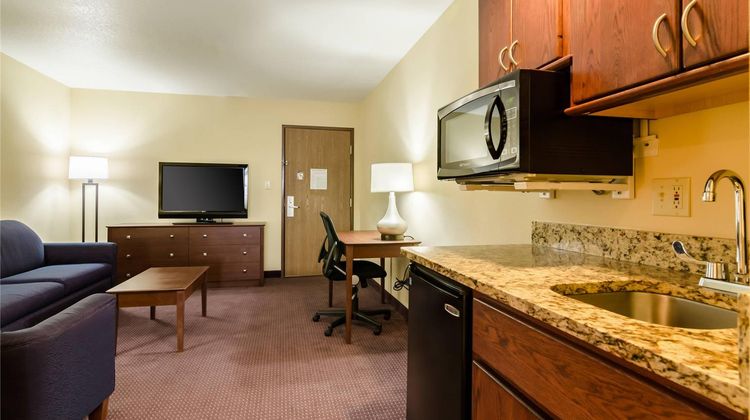 Quality Inn & Suites Colby Suite