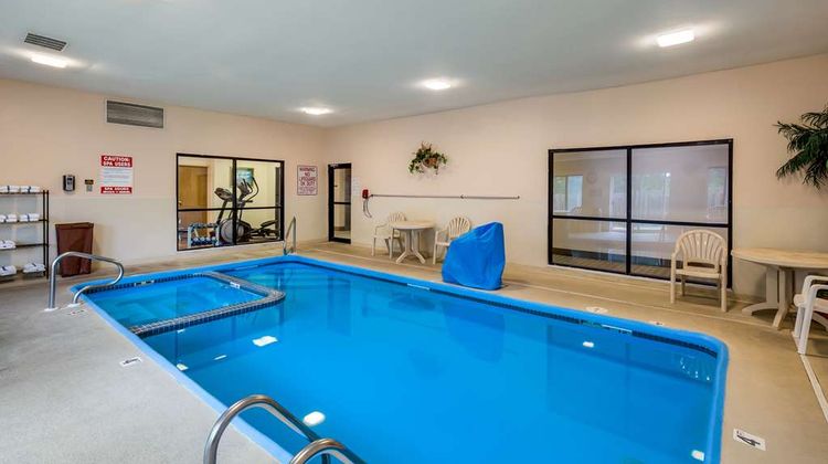 Quality Inn I-70 Near Kansas Speedway Pool