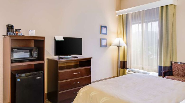 <b>Quality Inn I-70 Near Kansas Speedway Room</b>. Images powered by <a href="https://iceportal.shijigroup.com/" title="IcePortal" target="_blank">IcePortal</a>.