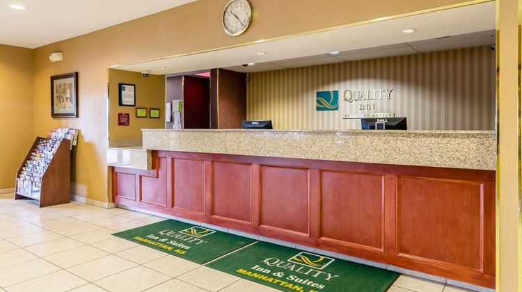 Quality Inn & Suites, Manhattan Lobby