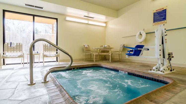 Quality Inn & Suites, Manhattan Pool
