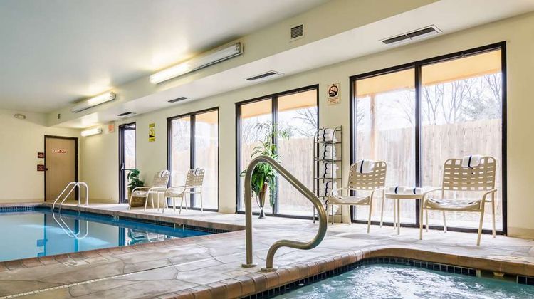 Quality Inn & Suites, Manhattan Pool