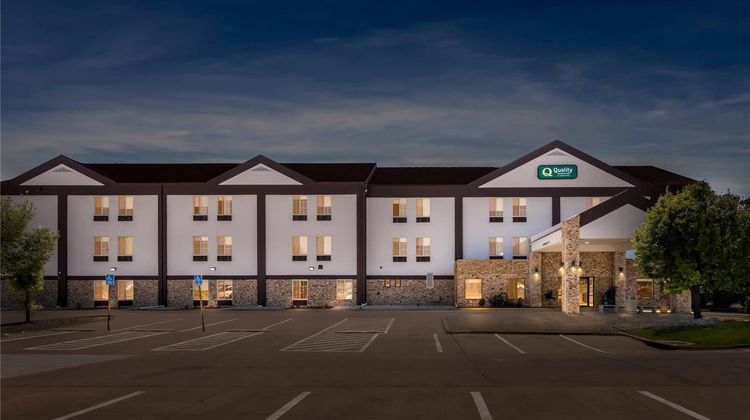 Quality Inn & Suites, Manhattan Exterior