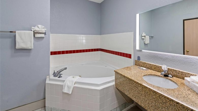 <b>Quality Inn & Suites, Manhattan Suite</b>. Images powered by <a href="https://iceportal.shijigroup.com/" title="IcePortal" target="_blank">IcePortal</a>.