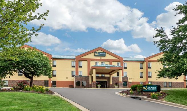 Quality Inn & Suites Lenexa-Kansas City Exterior
