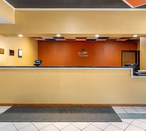 Quality Inn & Suites Lenexa-Kansas City Lobby