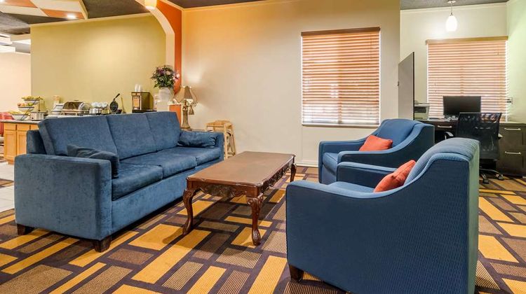 Quality Inn & Suites Lenexa-Kansas City Lobby