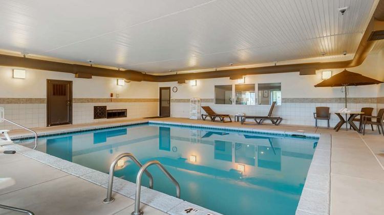 Comfort Inn And Suites Pittsburg Pool