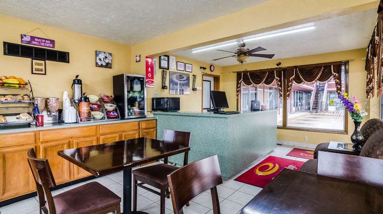 Econo Lodge Winfield Restaurant
