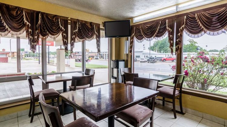Econo Lodge Winfield Restaurant