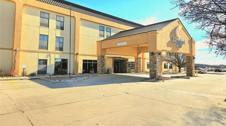 <b>Comfort Inn Ottawa Exterior</b>. Images powered by <a href="https://iceportal.shijigroup.com/" title="IcePortal" target="_blank">IcePortal</a>.