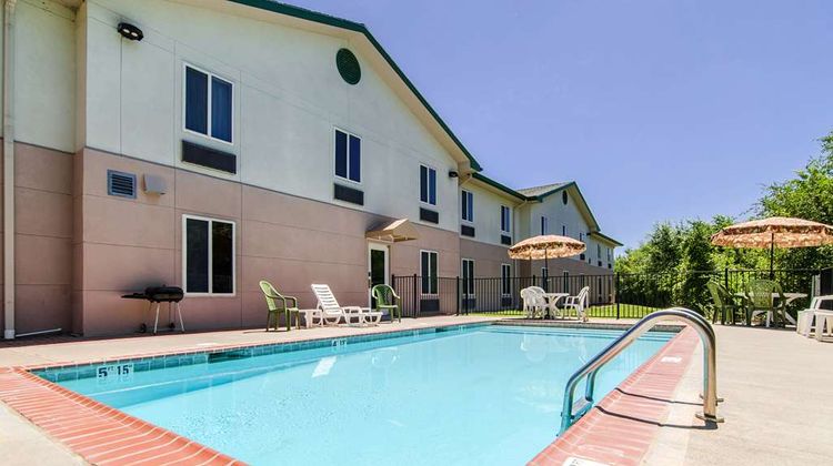 Quality Inn near Fort Riley Pool
