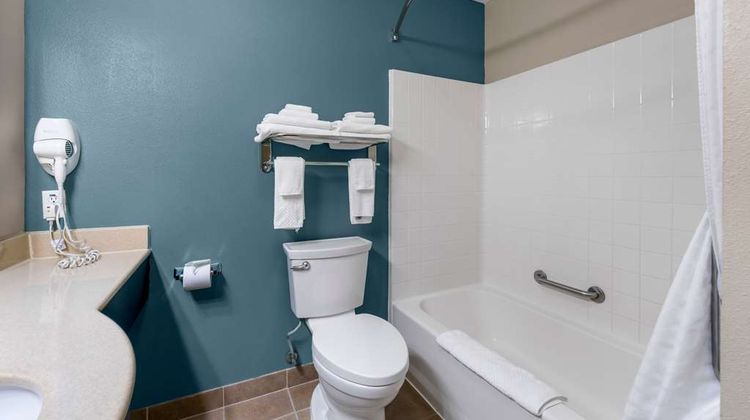 Sleep Inn And Suites Hays Room