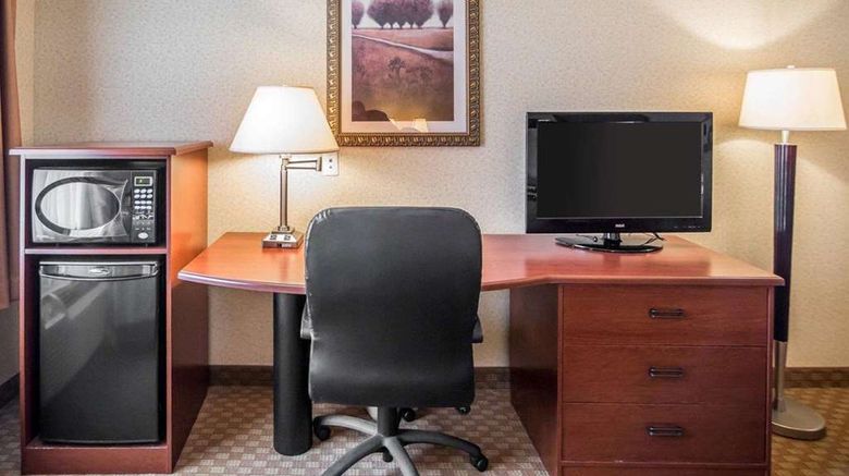 <b>Rodeway Inn & Suites Salina Room</b>. Images powered by <a href="https://iceportal.shijigroup.com/" title="IcePortal" target="_blank">IcePortal</a>.