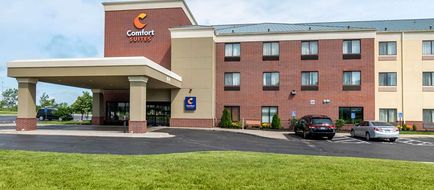 Comfort Suites Speedway Exterior
