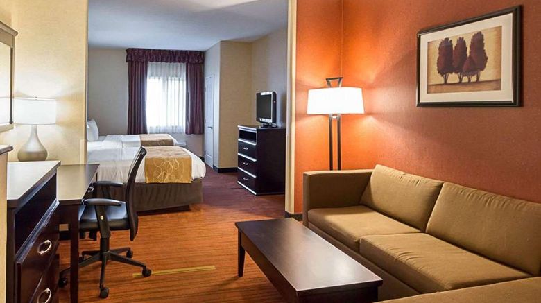 <b>Comfort Suites Airport Room</b>. Images powered by <a href="https://iceportal.shijigroup.com/" title="IcePortal" target="_blank">IcePortal</a>.