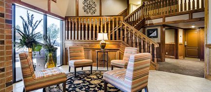Clarion Inn Lobby