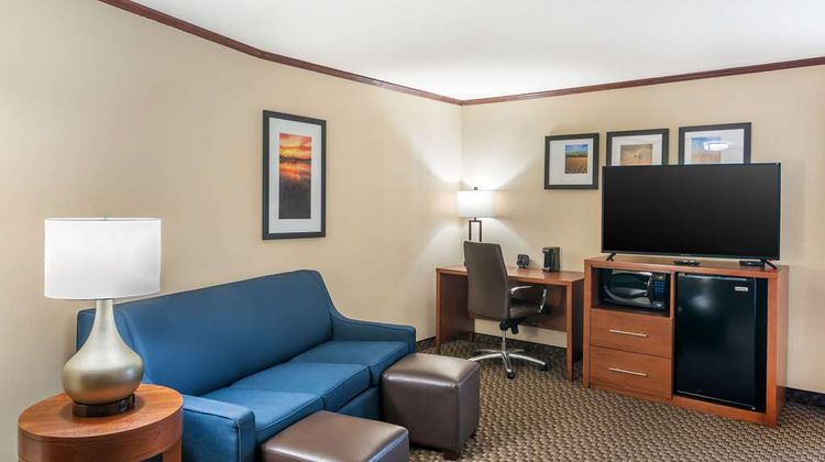 Comfort Suites Suite