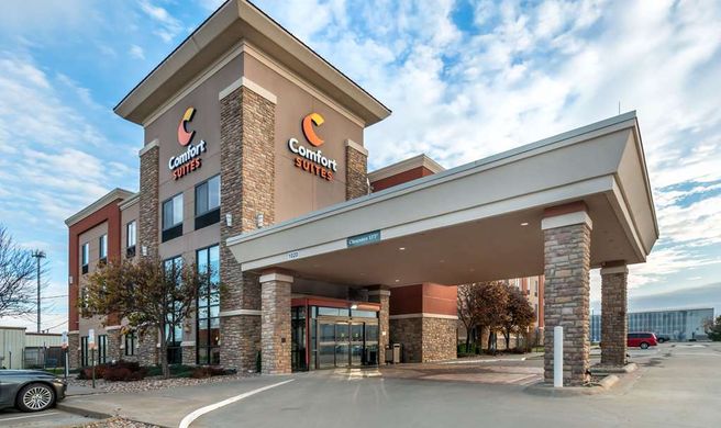 Comfort Suites Exterior