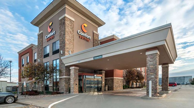 Comfort Suites Exterior