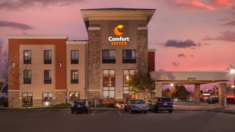 Comfort Suites Exterior