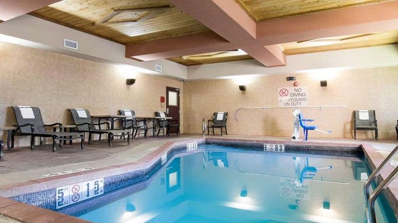 <b>Comfort Suites Pool</b>. Images powered by <a href="https://iceportal.shijigroup.com/" title="IcePortal" target="_blank">IcePortal</a>.