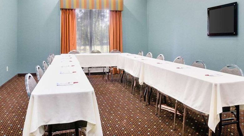 <b>Comfort Suites Meeting</b>. Images powered by <a href="https://iceportal.shijigroup.com/" title="IcePortal" target="_blank">IcePortal</a>.