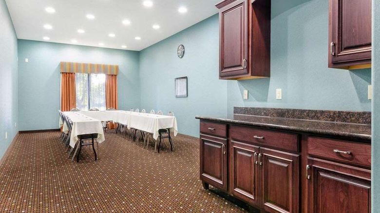 <b>Comfort Suites Meeting</b>. Images powered by <a href="https://iceportal.shijigroup.com/" title="IcePortal" target="_blank">IcePortal</a>.