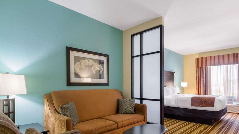 <b>Comfort Suites Suite</b>. Images powered by <a href="https://iceportal.shijigroup.com/" title="IcePortal" target="_blank">IcePortal</a>.
